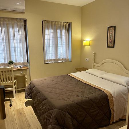 Toledo Plaza Hotel Екстериор снимка