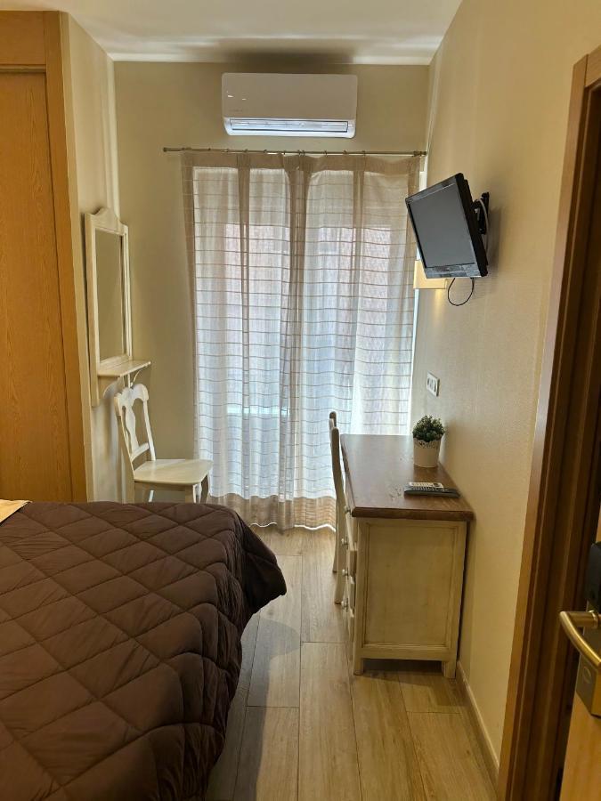 Toledo Plaza Hotel Екстериор снимка