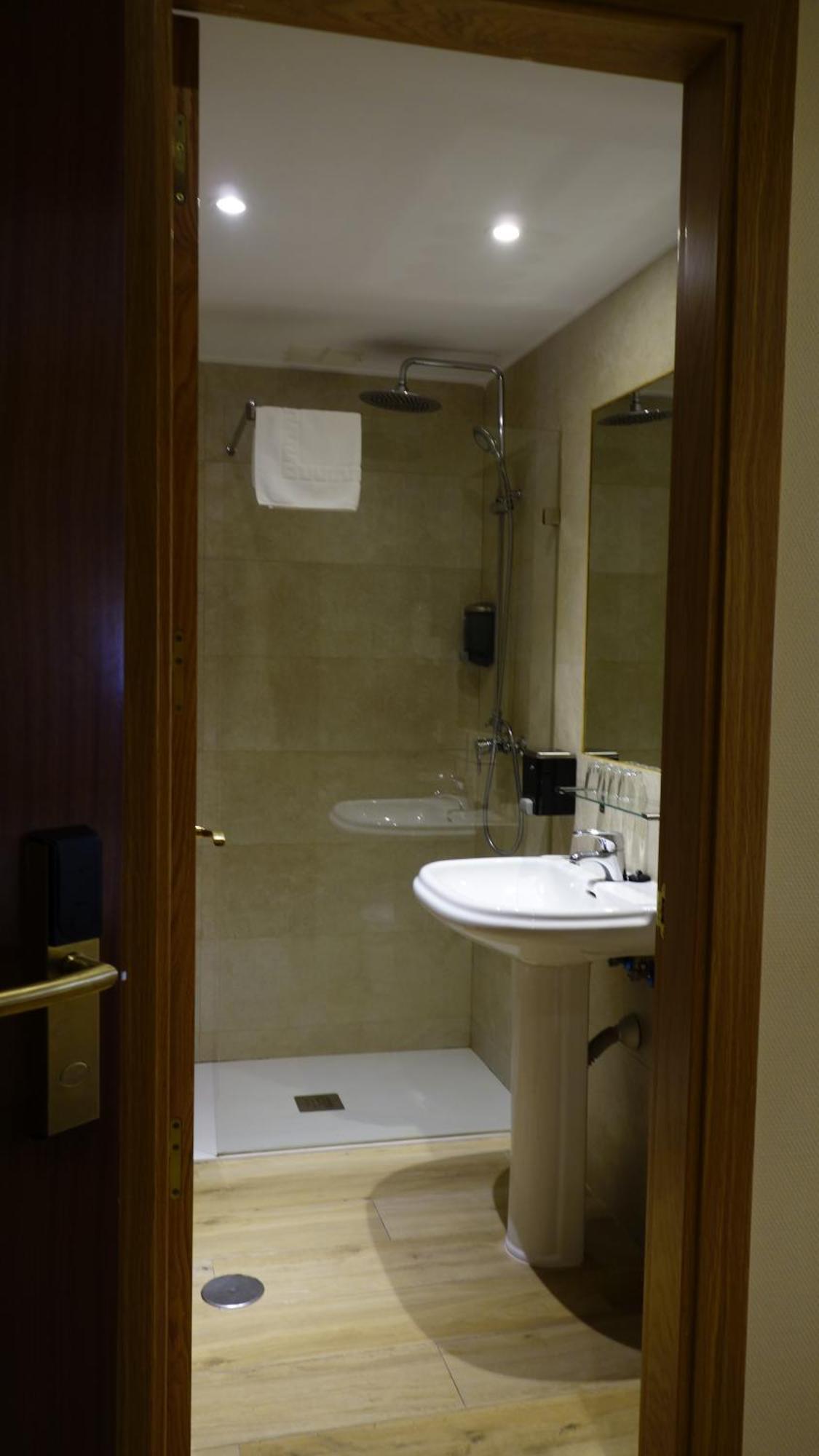 Toledo Plaza Hotel Екстериор снимка